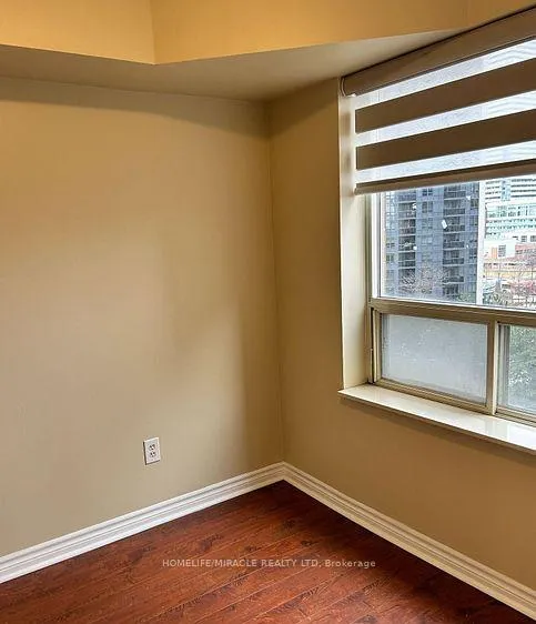 Photo 4 of Unit 808, 325 Webb Drive, Mississauga, City Centre — HOMEH