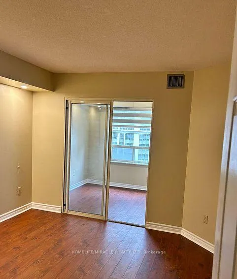 Photo 5 of Unit 808, 325 Webb Drive, Mississauga, City Centre — HOMEH