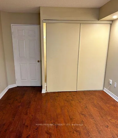 Photo 6 of Unit 808, 325 Webb Drive, Mississauga, City Centre — HOMEH