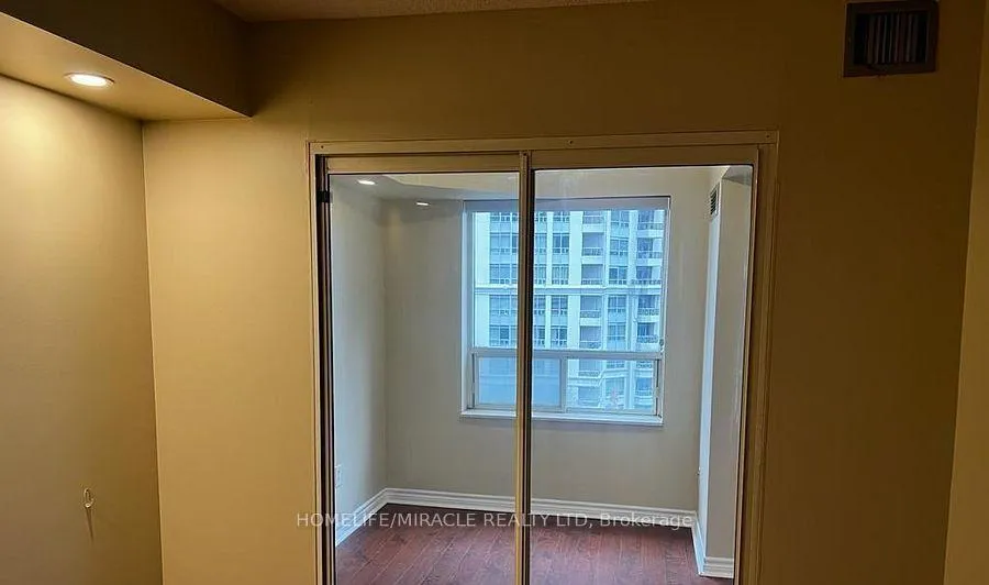 Photo 7 of Unit 808, 325 Webb Drive, Mississauga, City Centre — HOMEH