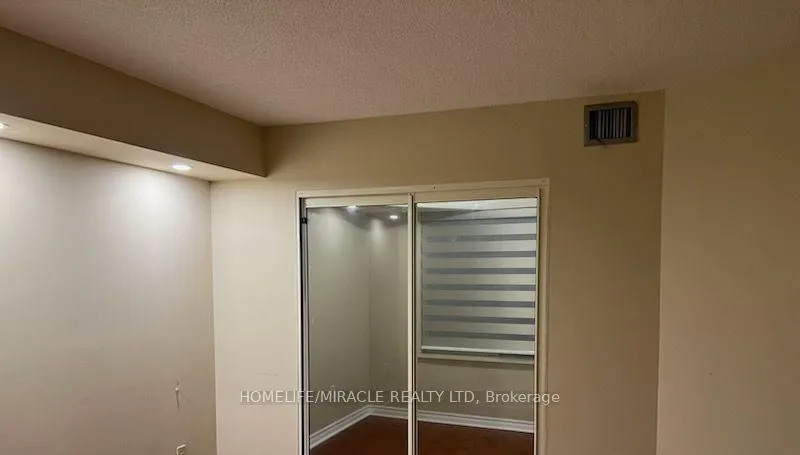 Photo 8 of Unit 808, 325 Webb Drive, Mississauga, City Centre — HOMEH