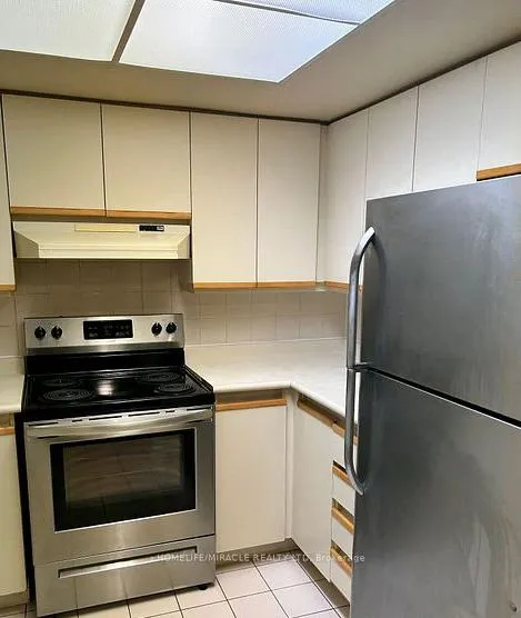 Photo 13 of Unit 808, 325 Webb Drive, Mississauga, City Centre — HOMEH