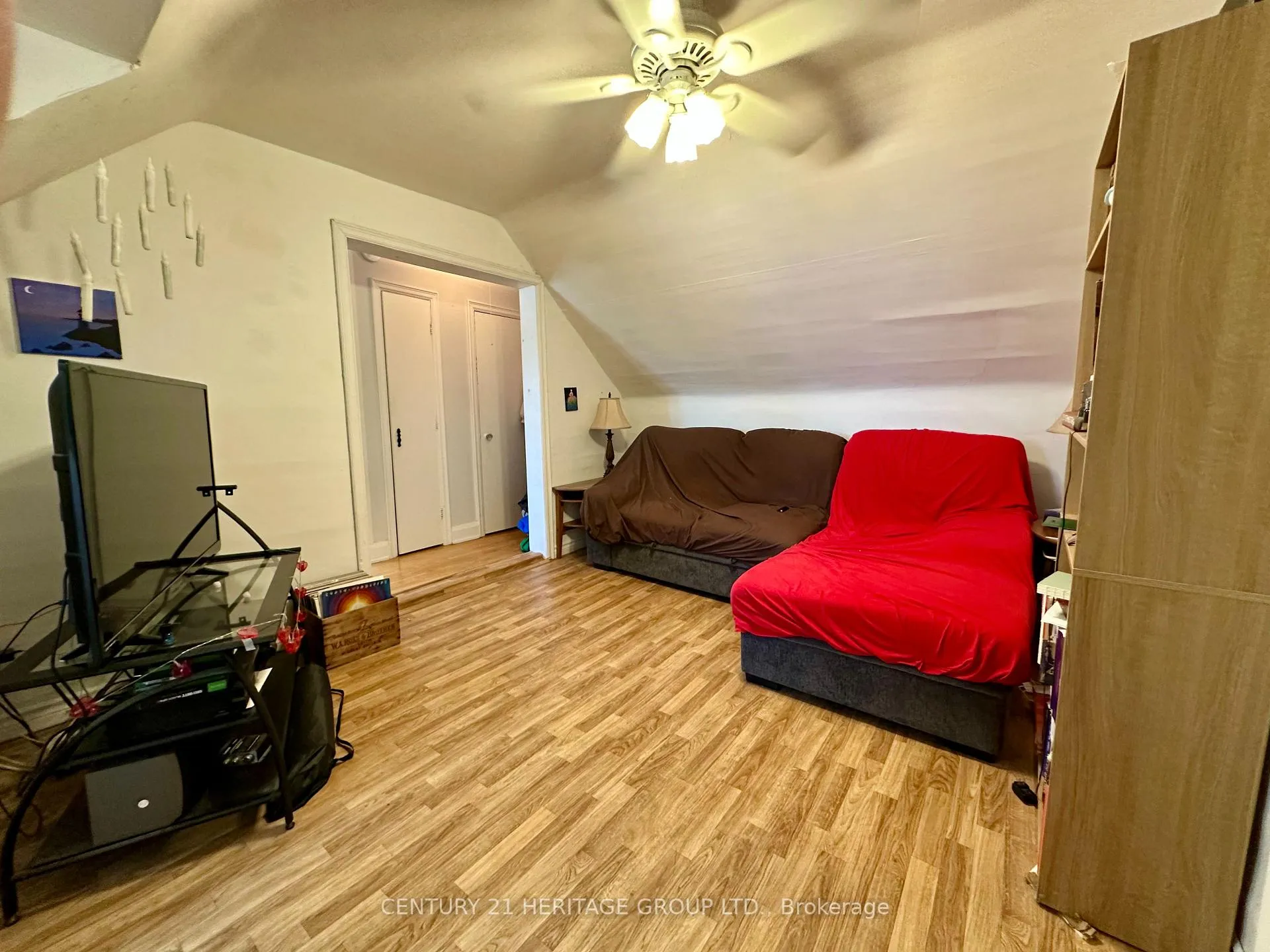 Photo 3 of 1125 Cannon Street E, Hamilton, Crown Point — HOMEH
