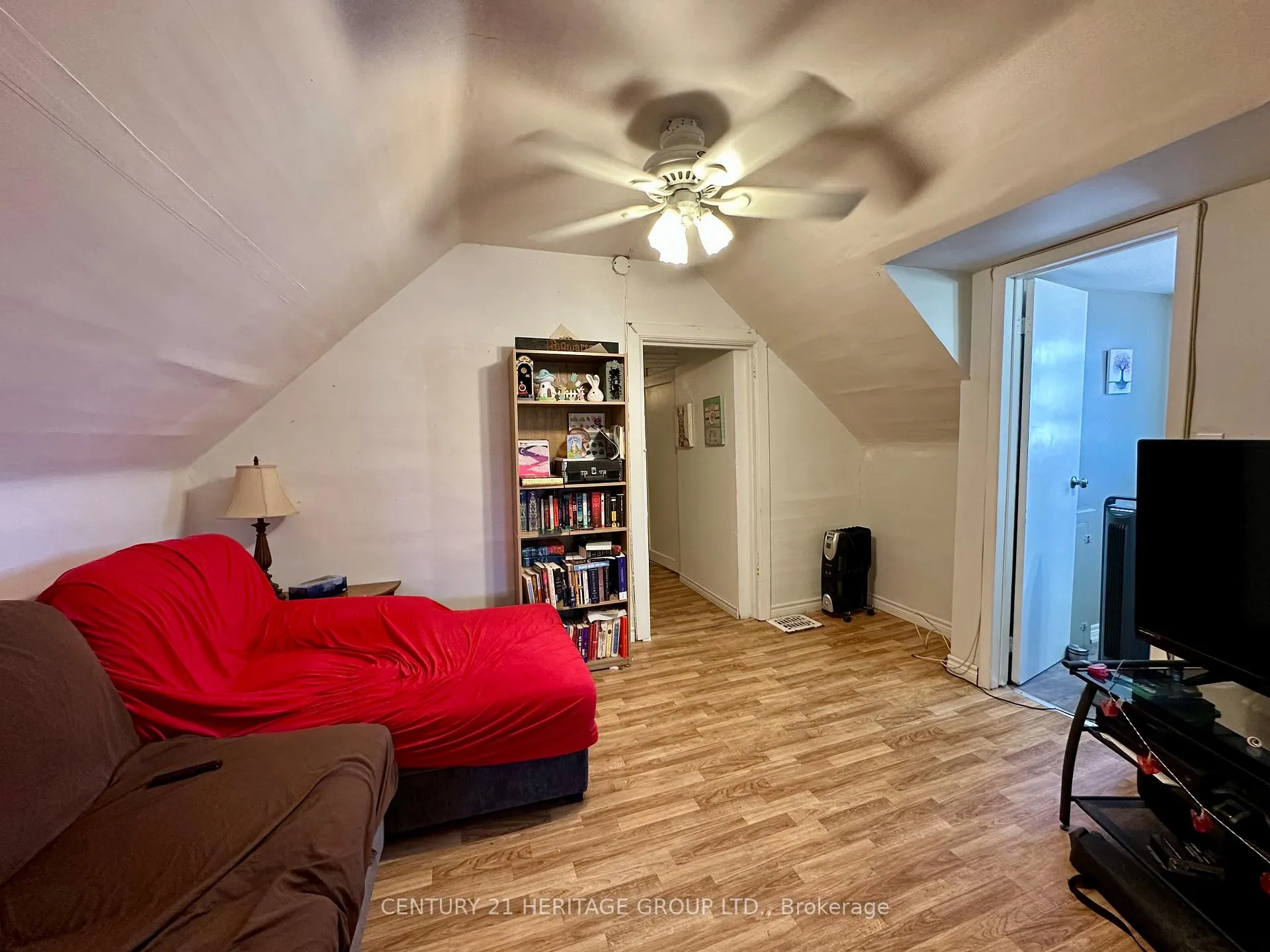 Photo 4 of 1125 Cannon Street E, Hamilton, Crown Point — HOMEH