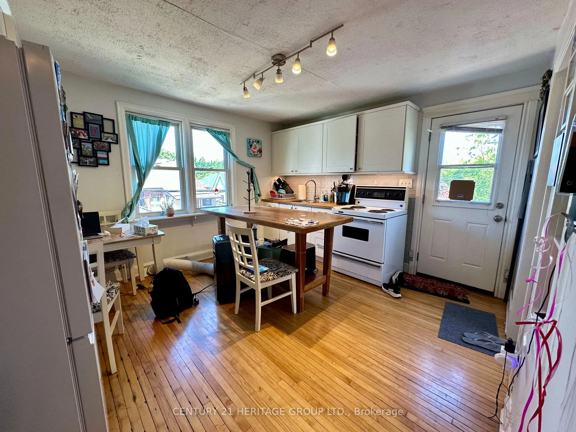 Photo 5 of 1125 Cannon Street E, Hamilton, Crown Point — HOMEH