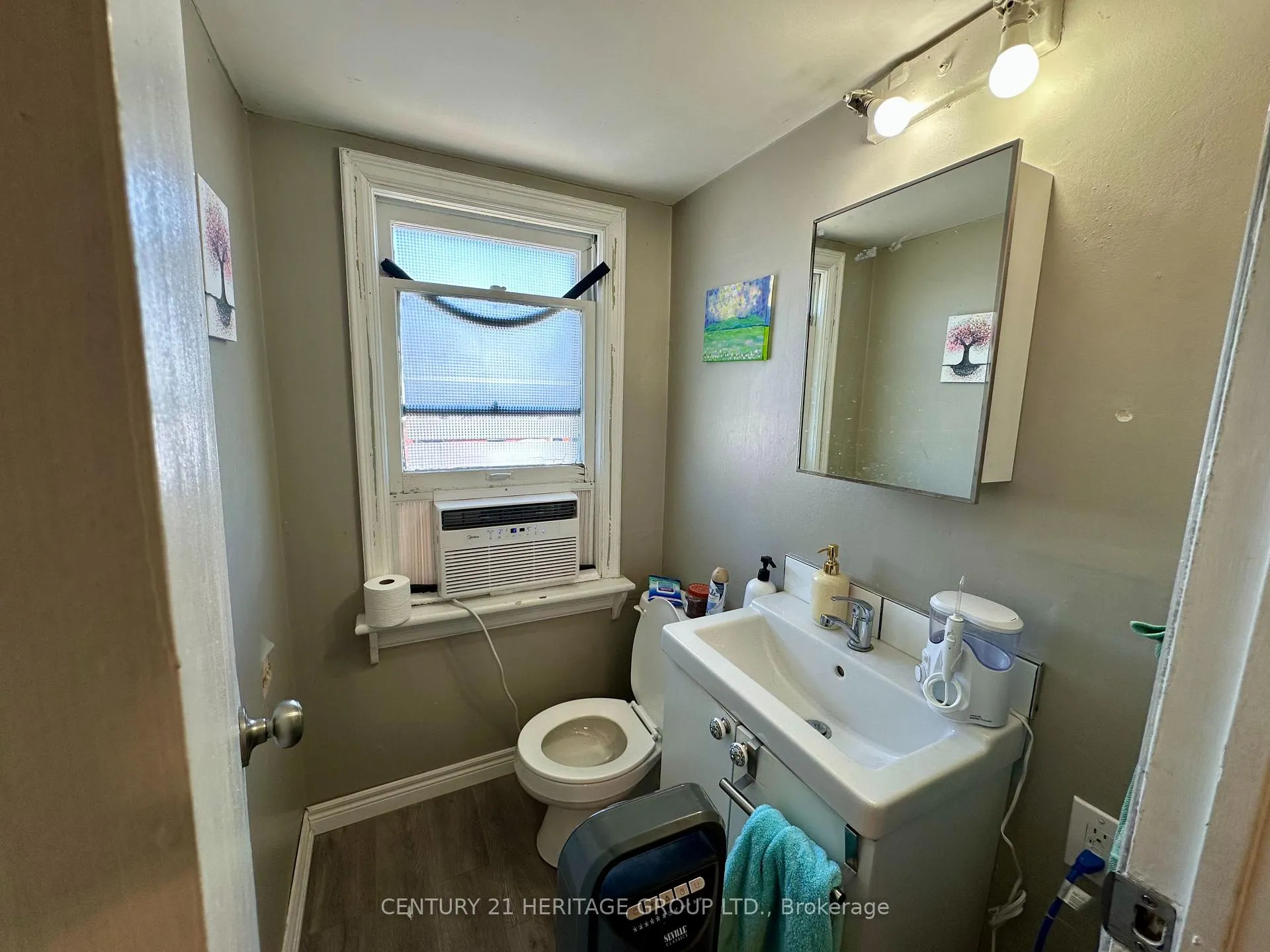 Photo 6 of 1125 Cannon Street E, Hamilton, Crown Point — HOMEH