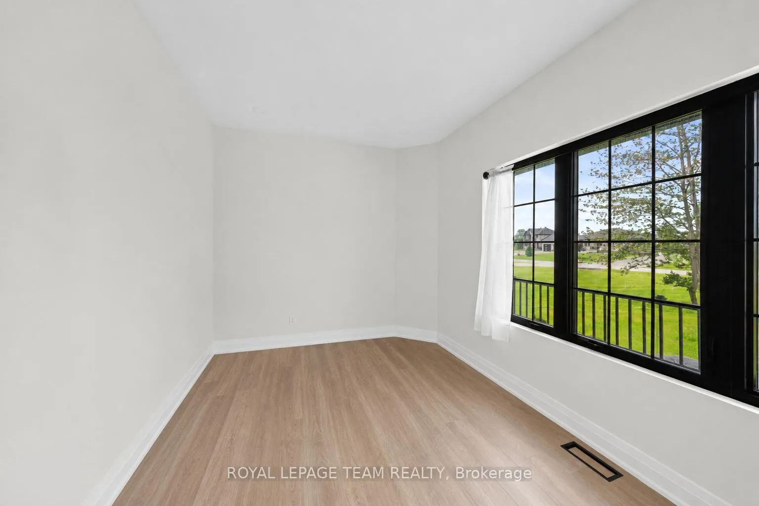 Photo 19 of 148 Lake Trail Road, Ottawa, Greely — HOMEH