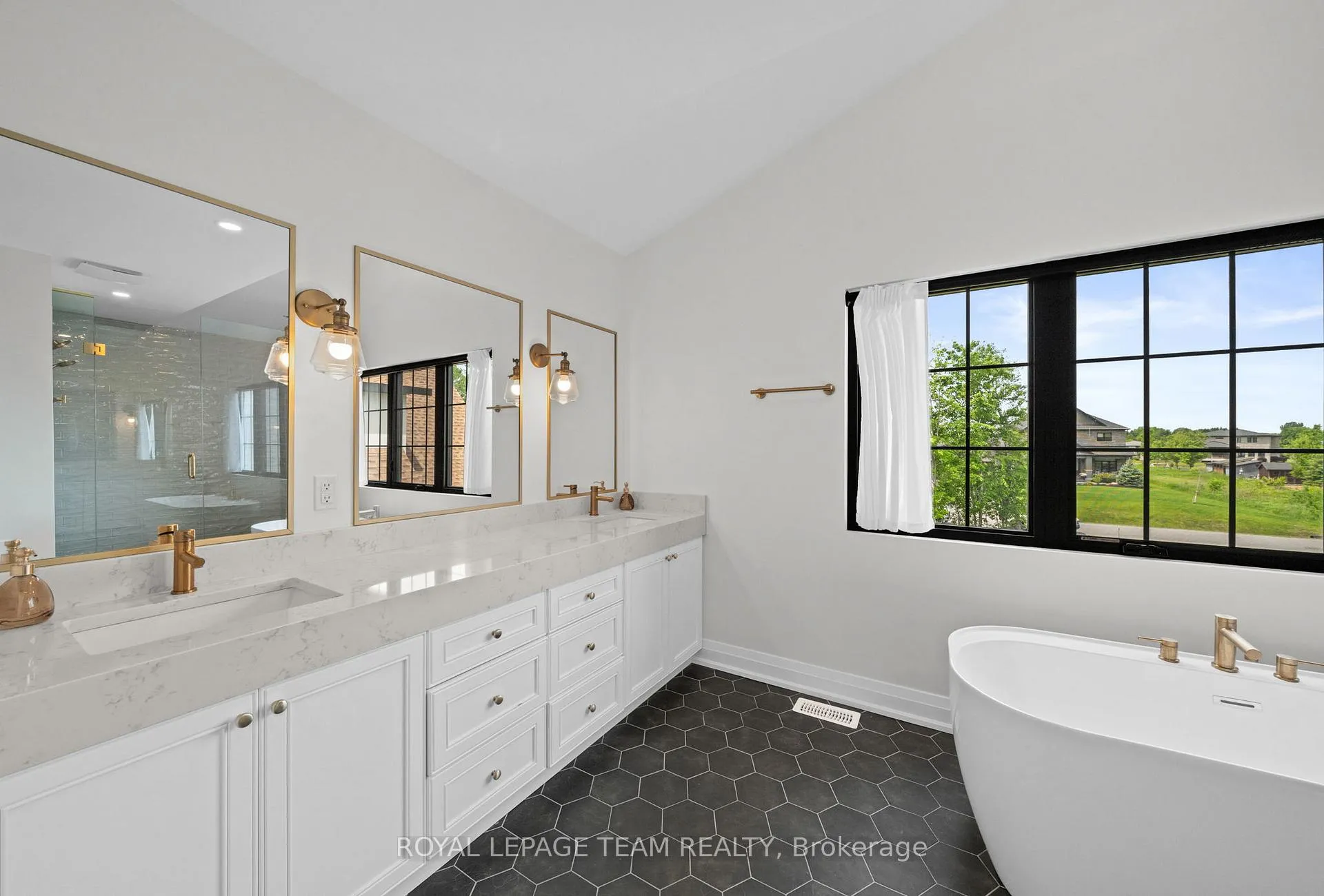 Photo 24 of 148 Lake Trail Road, Ottawa, Greely — HOMEH