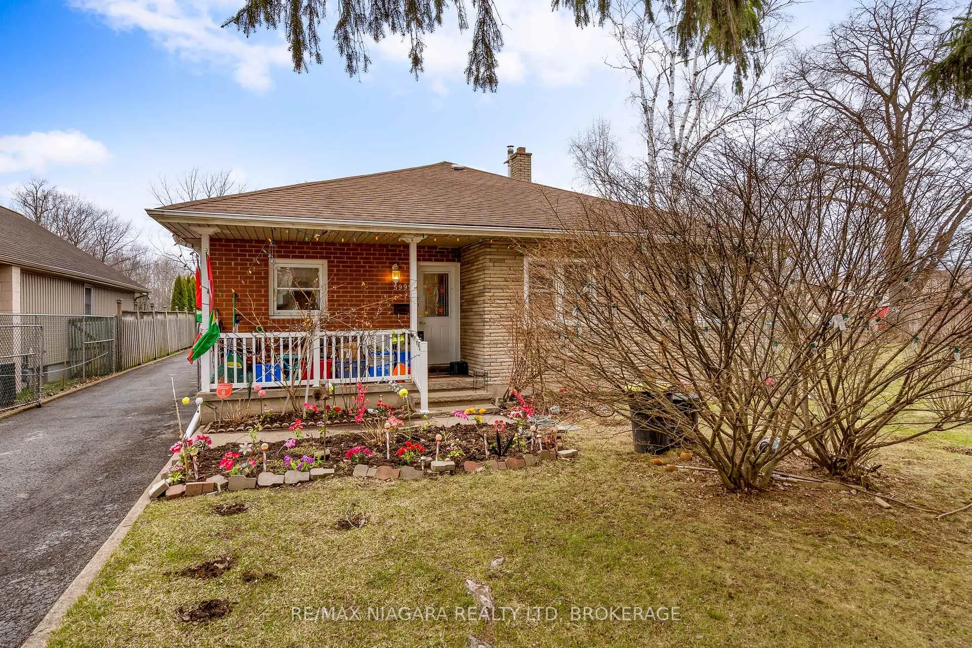 Photo 4 of 5999 Montrose Road, Niagara Falls, West Wood — HOMEH