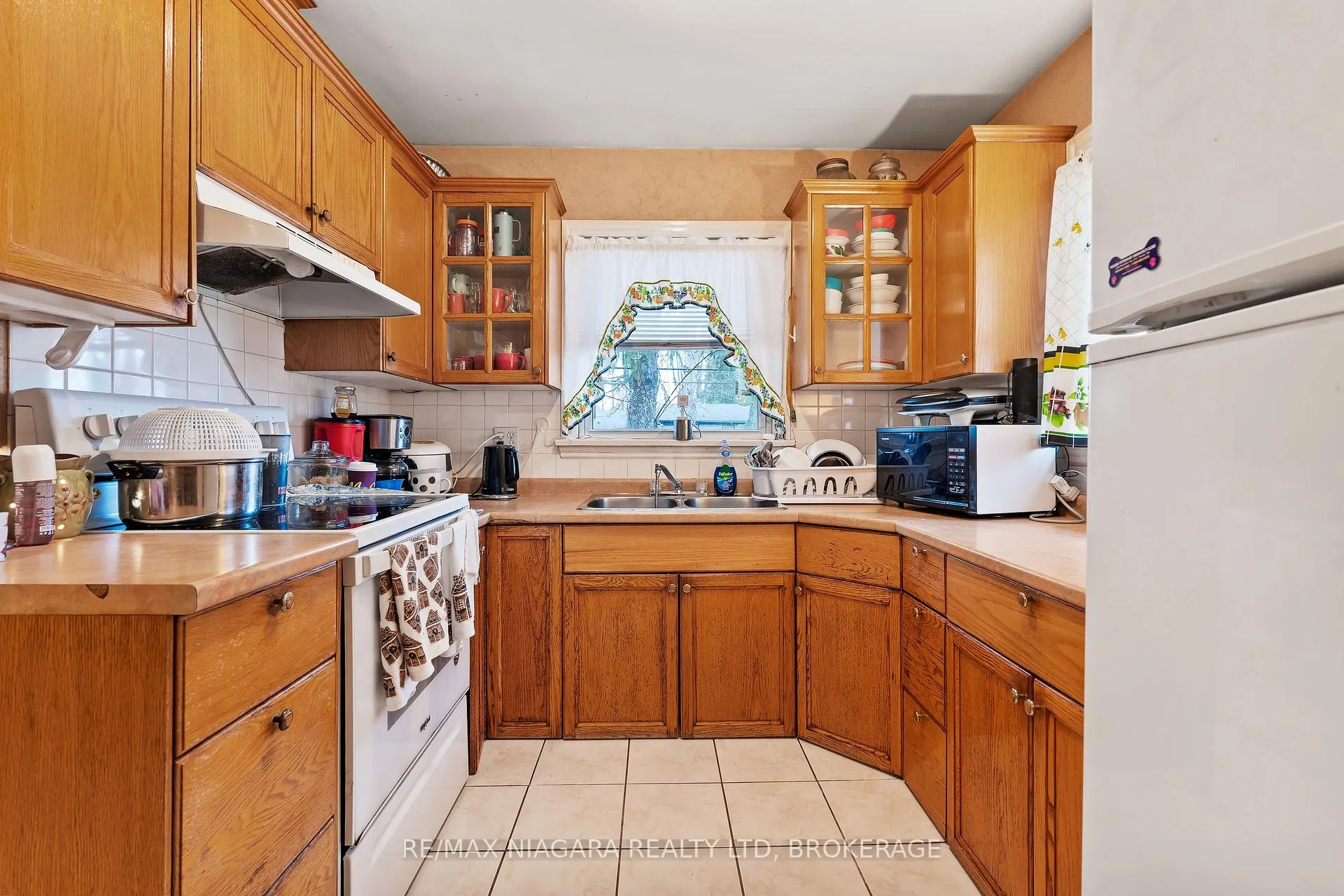 Photo 6 of 5999 Montrose Road, Niagara Falls, West Wood — HOMEH