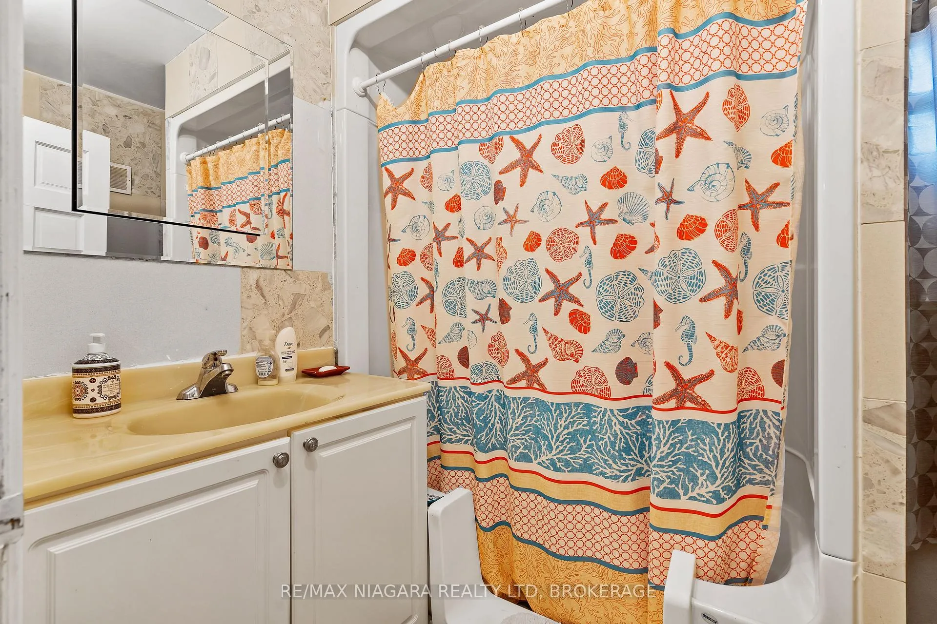 Photo 15 of 5999 Montrose Road, Niagara Falls, West Wood — HOMEH