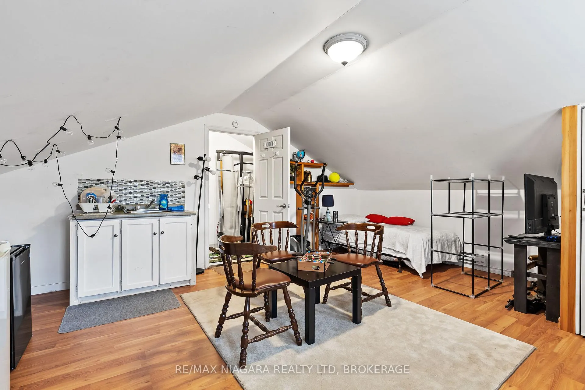 Photo 17 of 5999 Montrose Road, Niagara Falls, West Wood — HOMEH