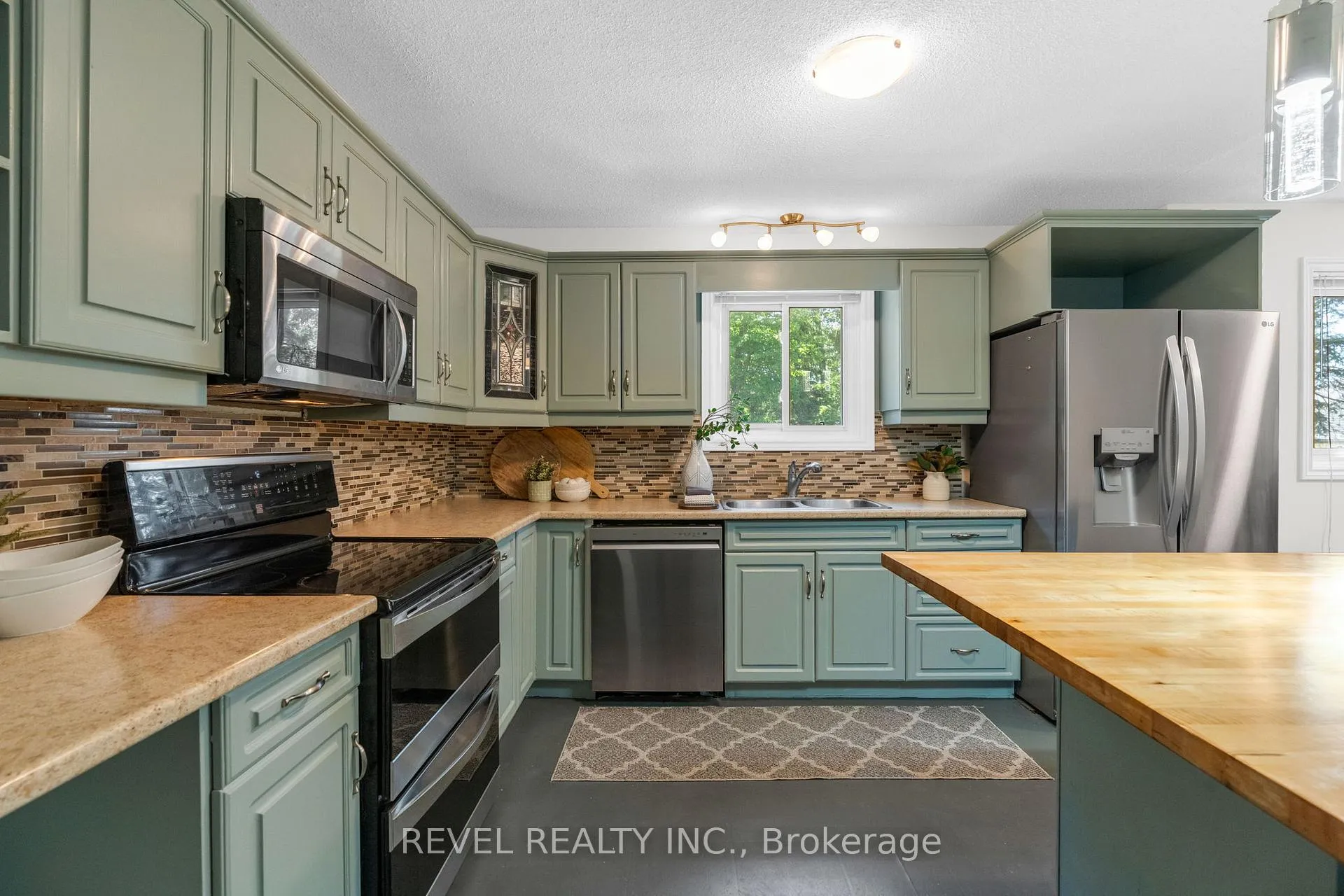 Photo 9 of 3964 Grove Place, Innisfil, Rural Innisfil — HOMEH