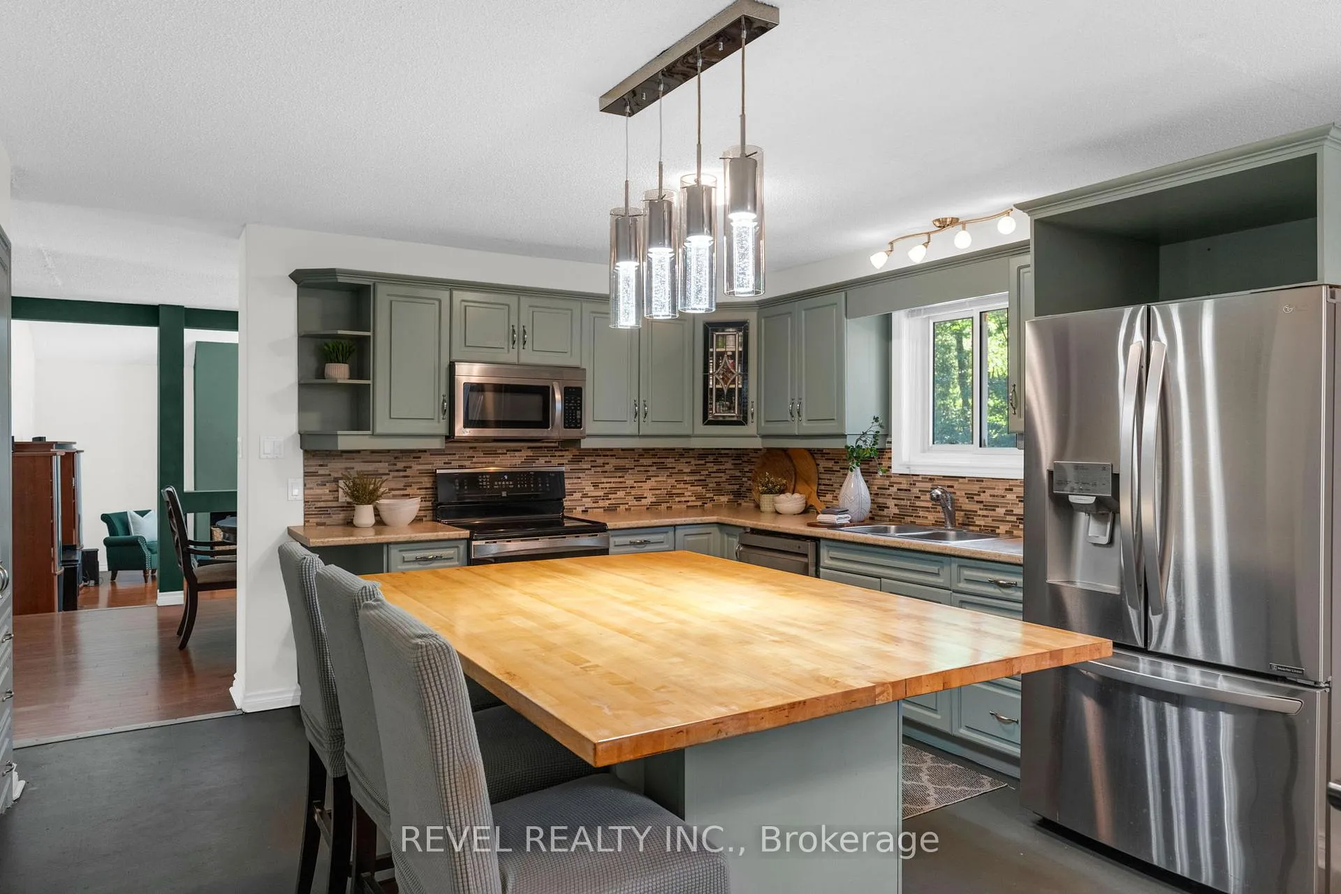 Photo 10 of 3964 Grove Place, Innisfil, Rural Innisfil — HOMEH