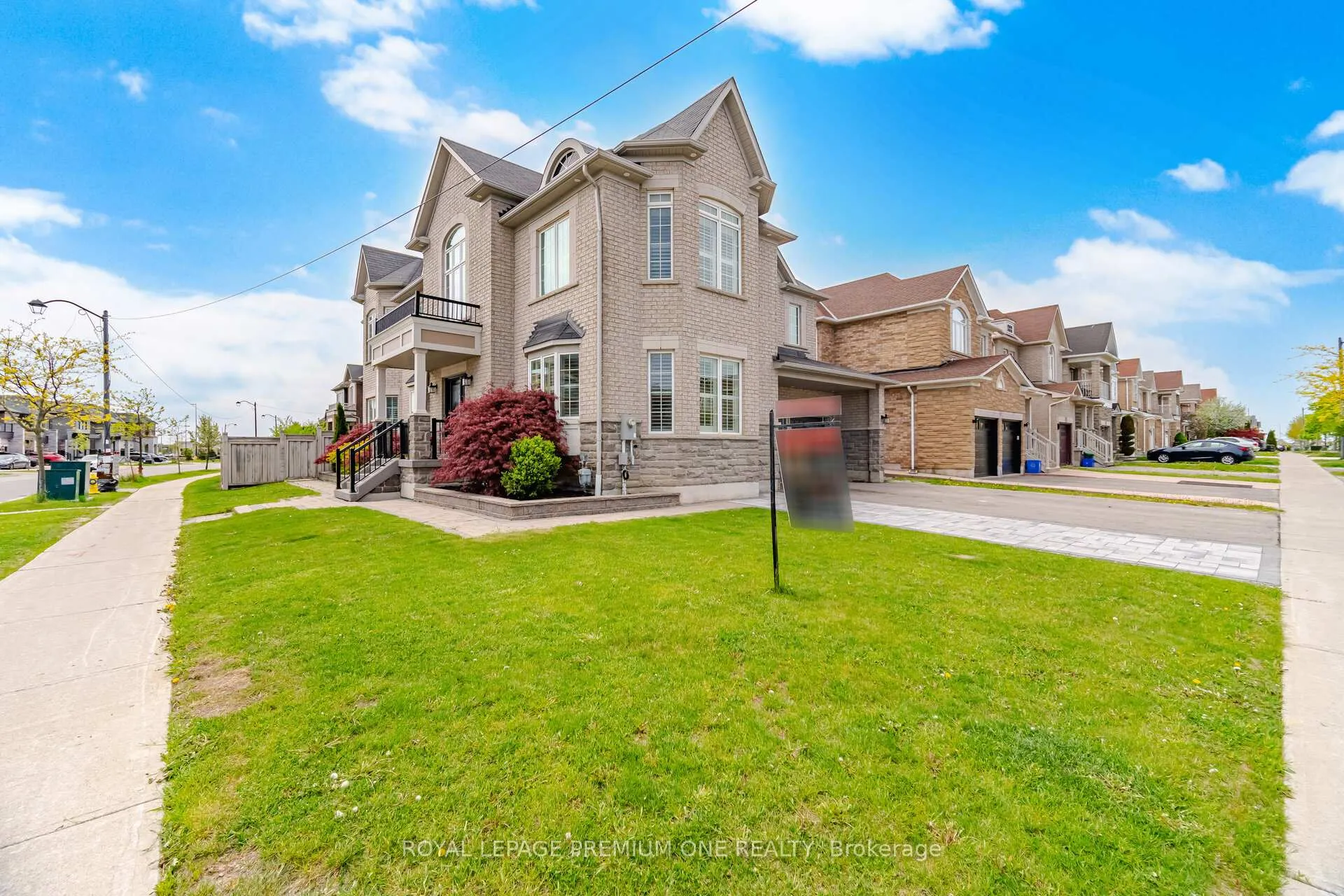 Photo 2 of 95 Retreat Boulevard, Vaughan, Vellore Village — HOMEH