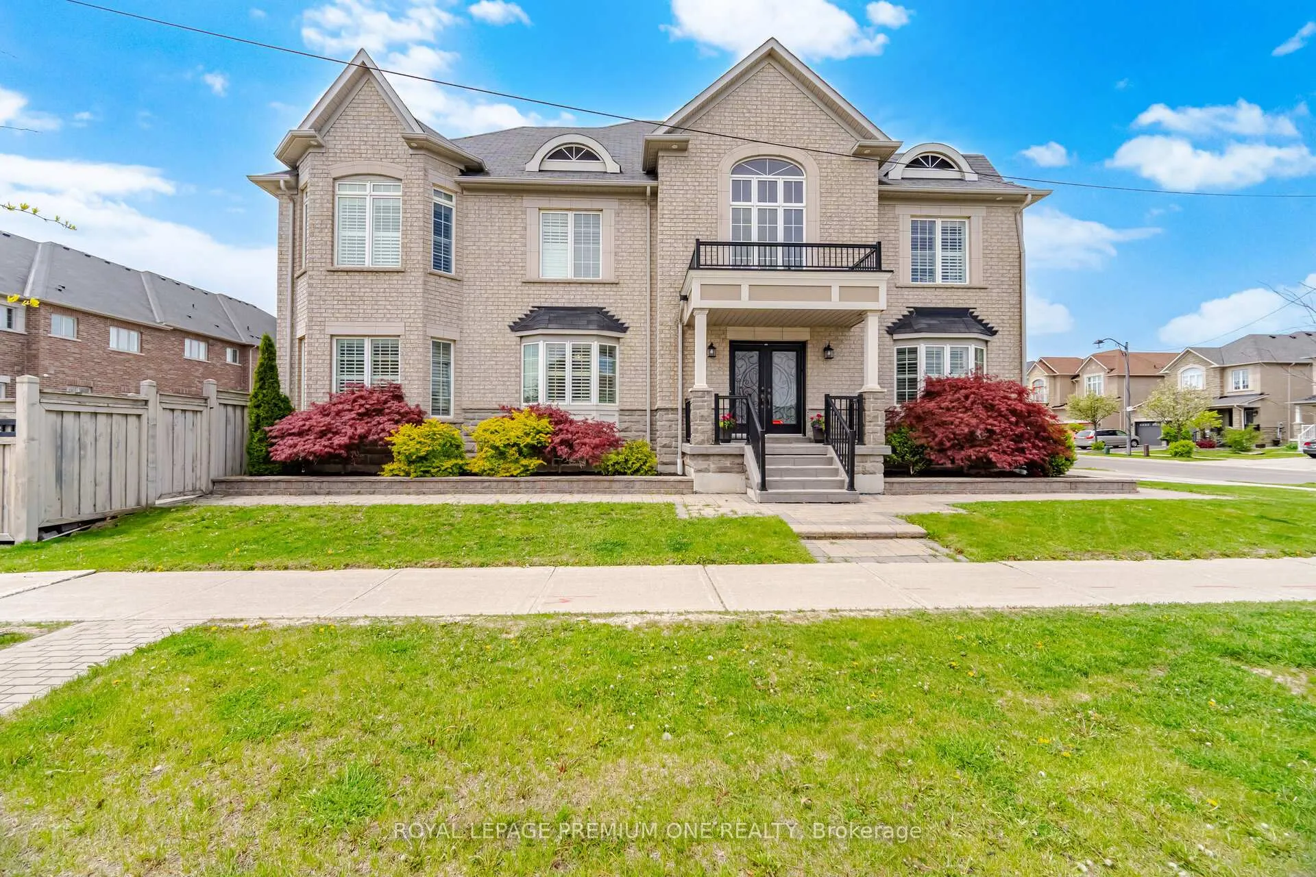 Photo 3 of 95 Retreat Boulevard, Vaughan, Vellore Village — HOMEH