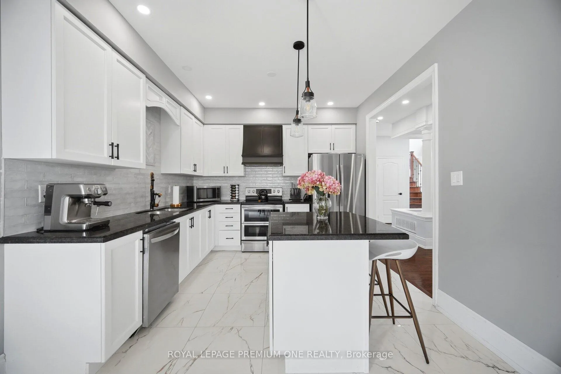 Photo 10 of 95 Retreat Boulevard, Vaughan, Vellore Village — HOMEH