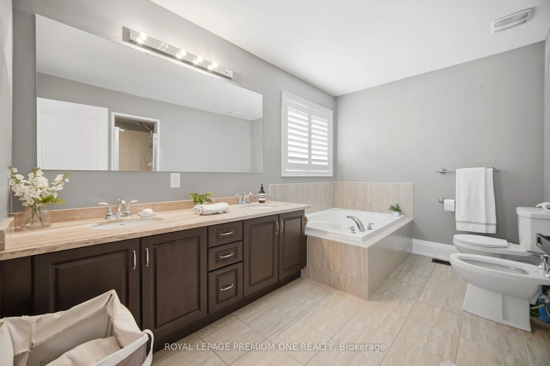 Photo 25 of 95 Retreat Boulevard, Vaughan, Vellore Village — HOMEH