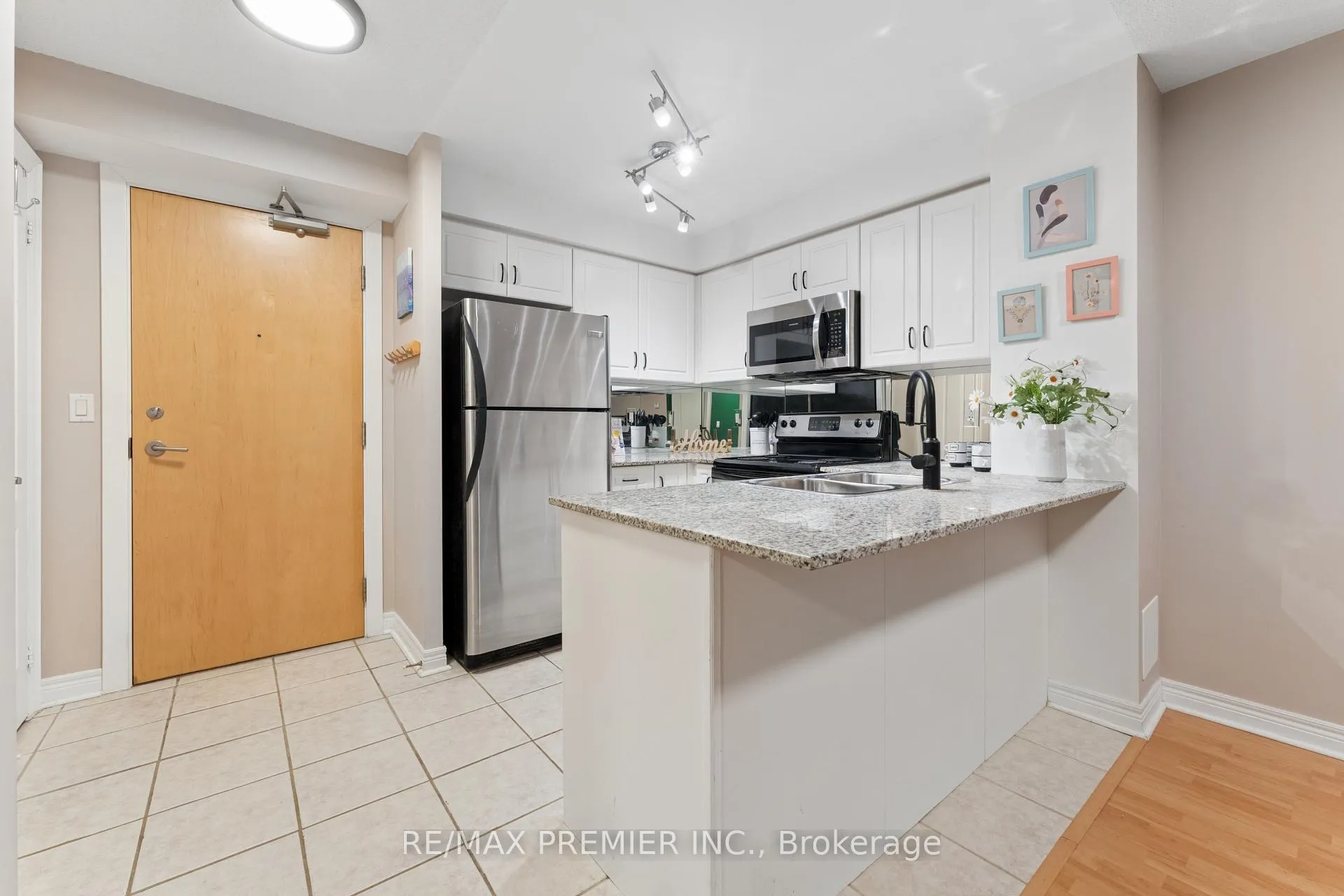 Photo 1 of Unit 307, 212 Eglinton Avenue E, Toronto, Mount Pleasant West — HOMEH