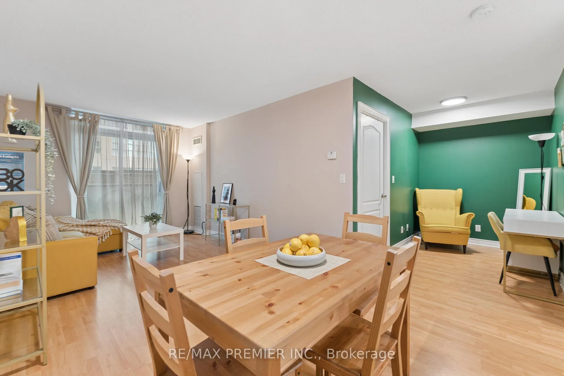 Photo 6 of Unit 307, 212 Eglinton Avenue E, Toronto, Mount Pleasant West — HOMEH
