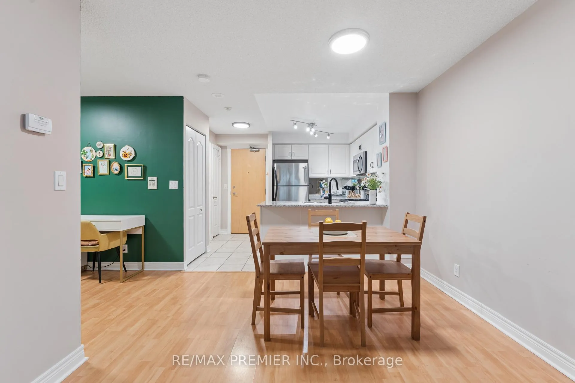 Photo 7 of Unit 307, 212 Eglinton Avenue E, Toronto, Mount Pleasant West — HOMEH