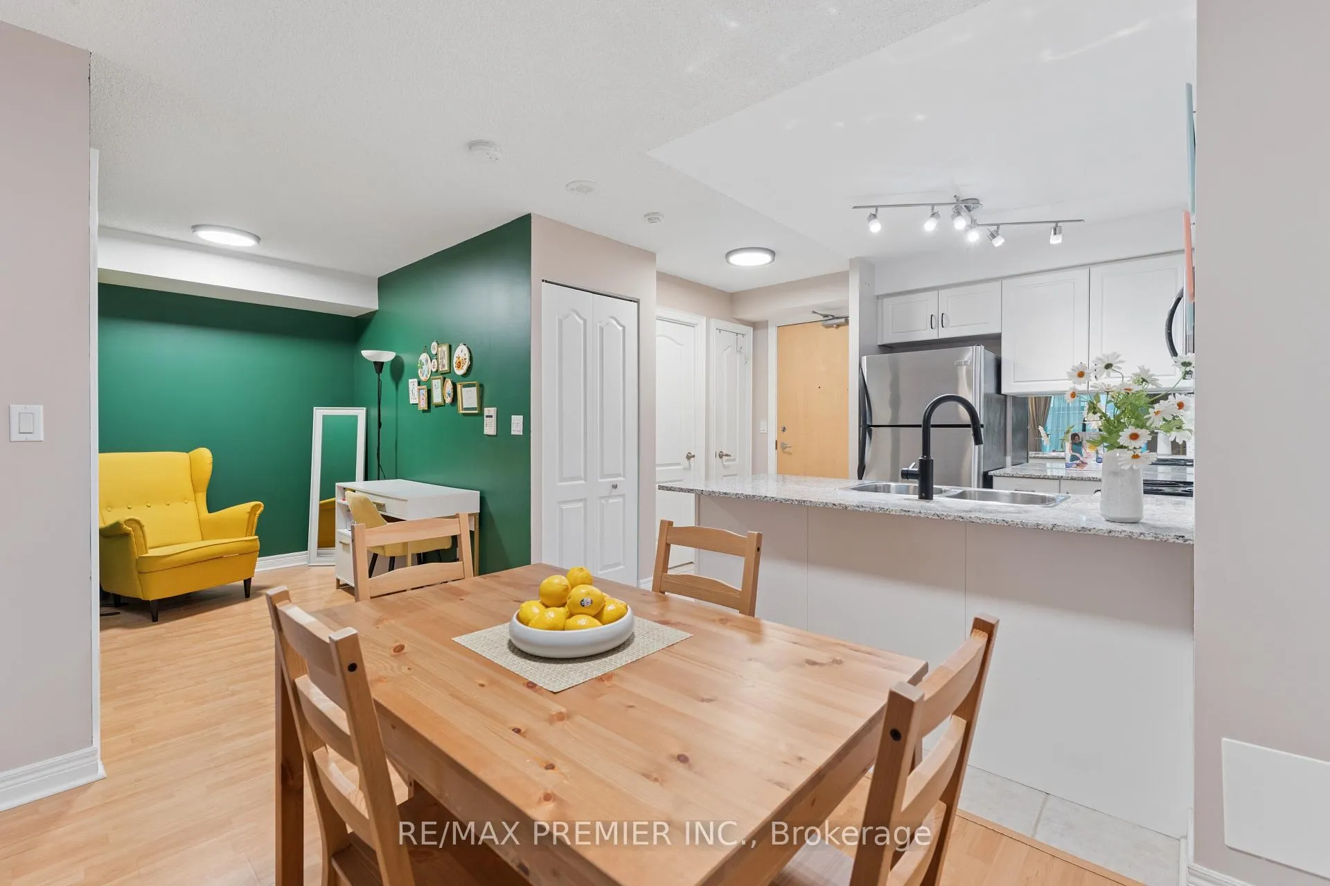 Photo 8 of Unit 307, 212 Eglinton Avenue E, Toronto, Mount Pleasant West — HOMEH