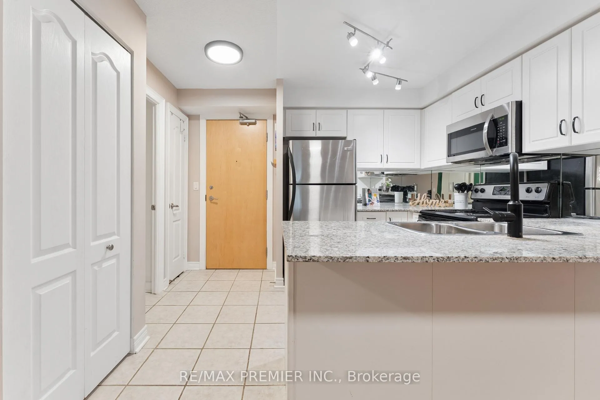 Photo 9 of Unit 307, 212 Eglinton Avenue E, Toronto, Mount Pleasant West — HOMEH