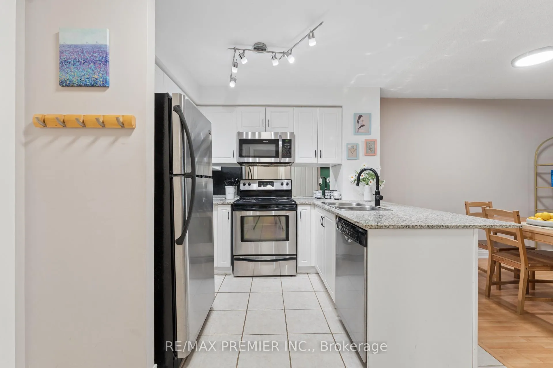 Photo 10 of Unit 307, 212 Eglinton Avenue E, Toronto, Mount Pleasant West — HOMEH