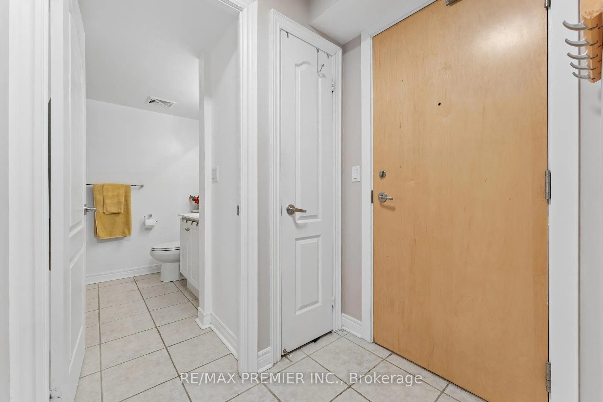 Photo 14 of Unit 307, 212 Eglinton Avenue E, Toronto, Mount Pleasant West — HOMEH