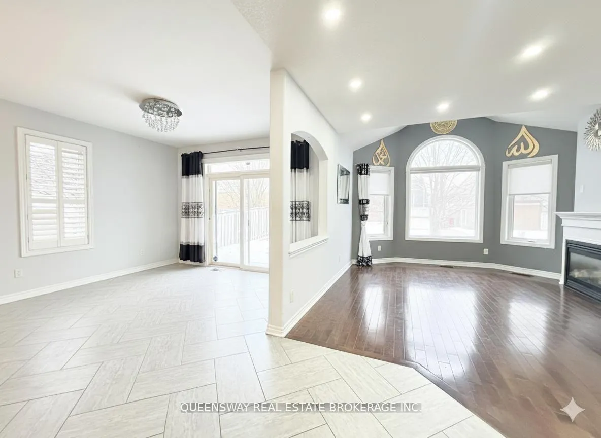 Photo 2 of 271 Ryerson Crescent, Oshawa, Samac — HOMEH