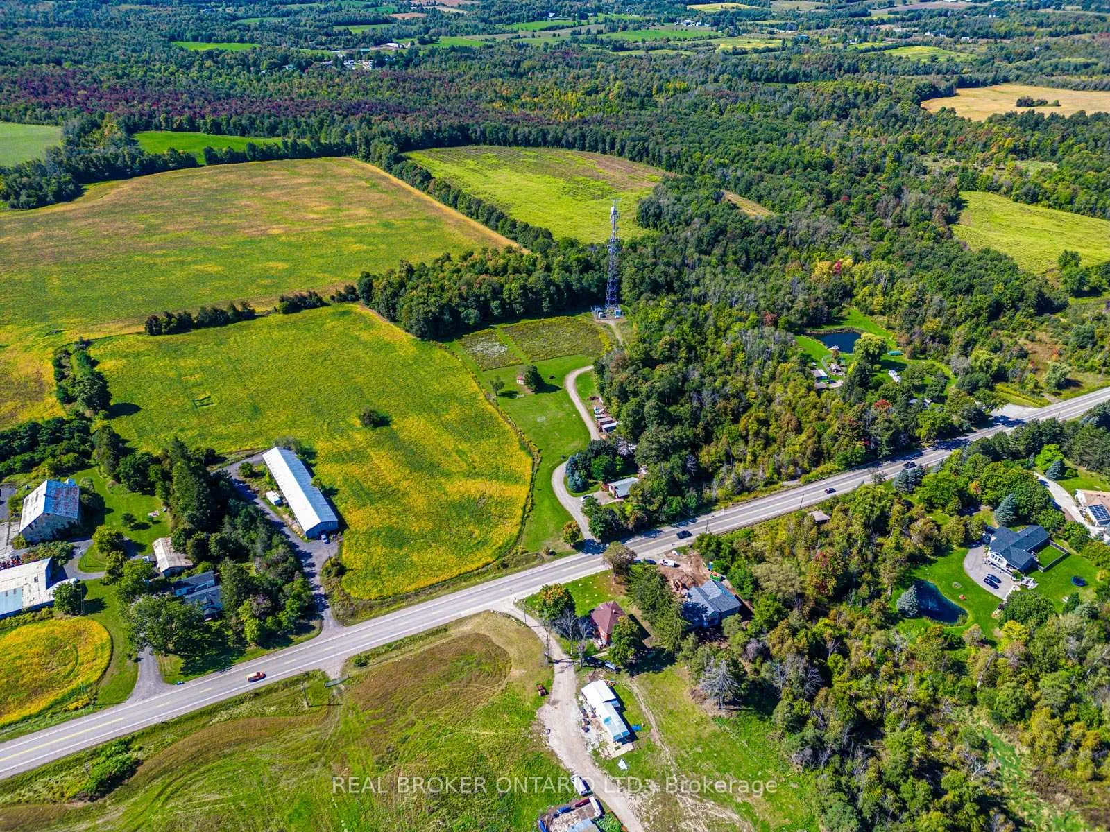 Photo 3 of 13908 Trafalgar Road, Halton Hills, Rural Halton Hills — HOMEH