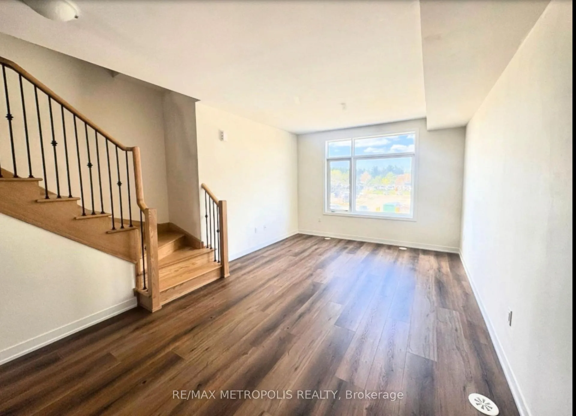 Photo 4 of 1695 Dersan Street, Pickering, Duffin Heights — HOMEH
