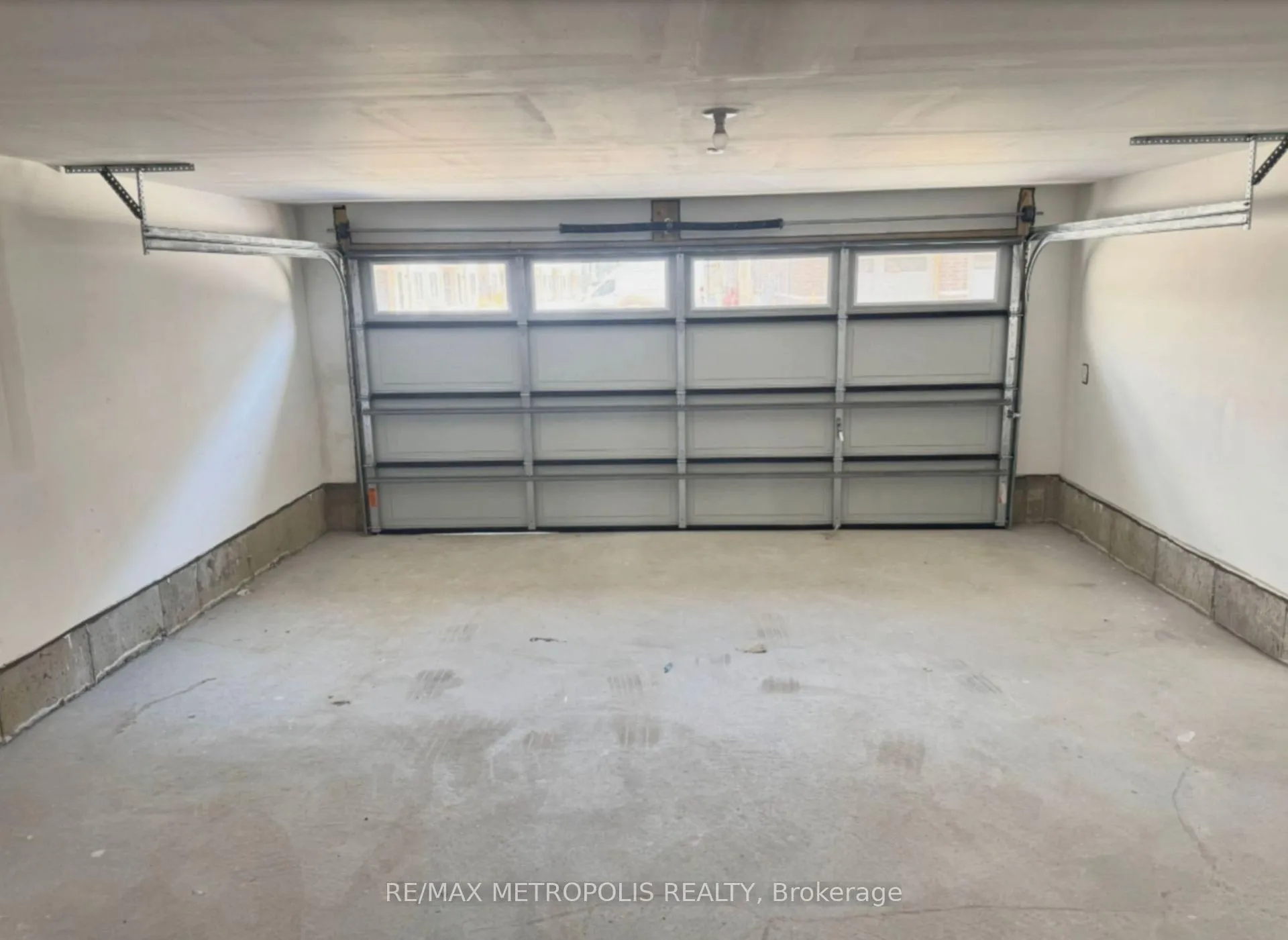 Photo 21 of 1695 Dersan Street, Pickering, Duffin Heights — HOMEH