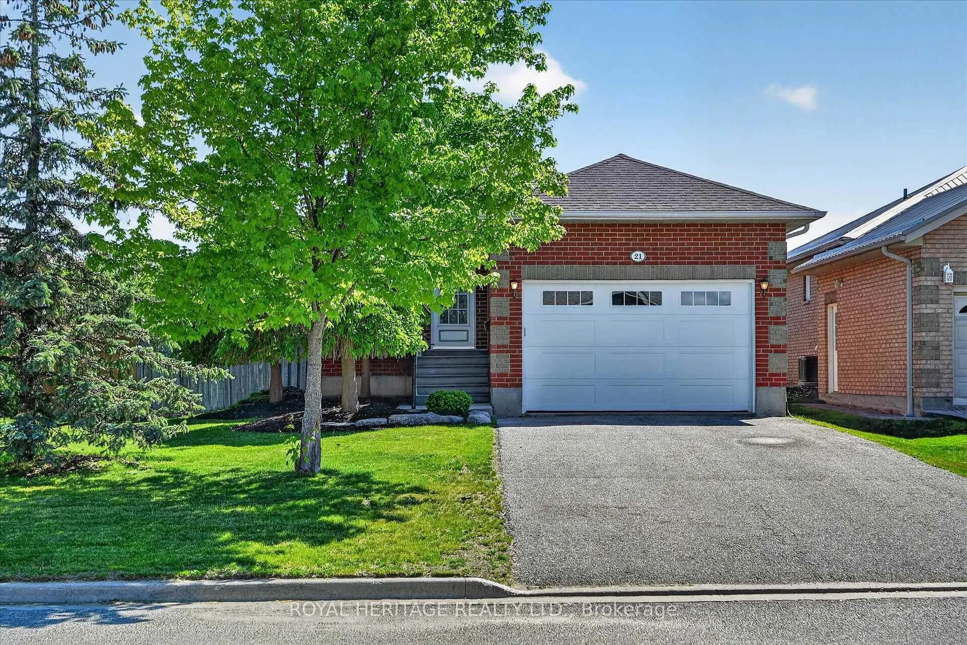Photo 1 of 21 Eakins Crescent, Kawartha Lakes, Lindsay — HOMEH