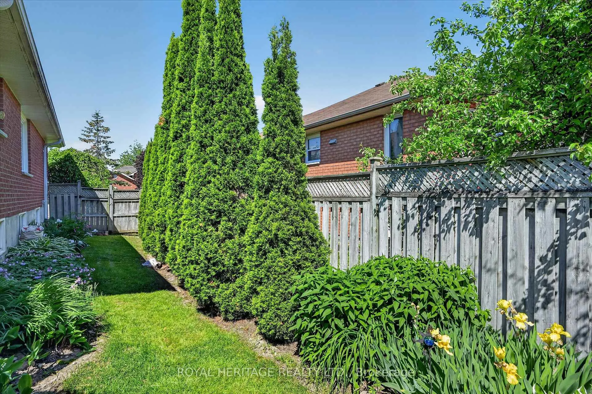 Photo 3 of 21 Eakins Crescent, Kawartha Lakes, Lindsay — HOMEH