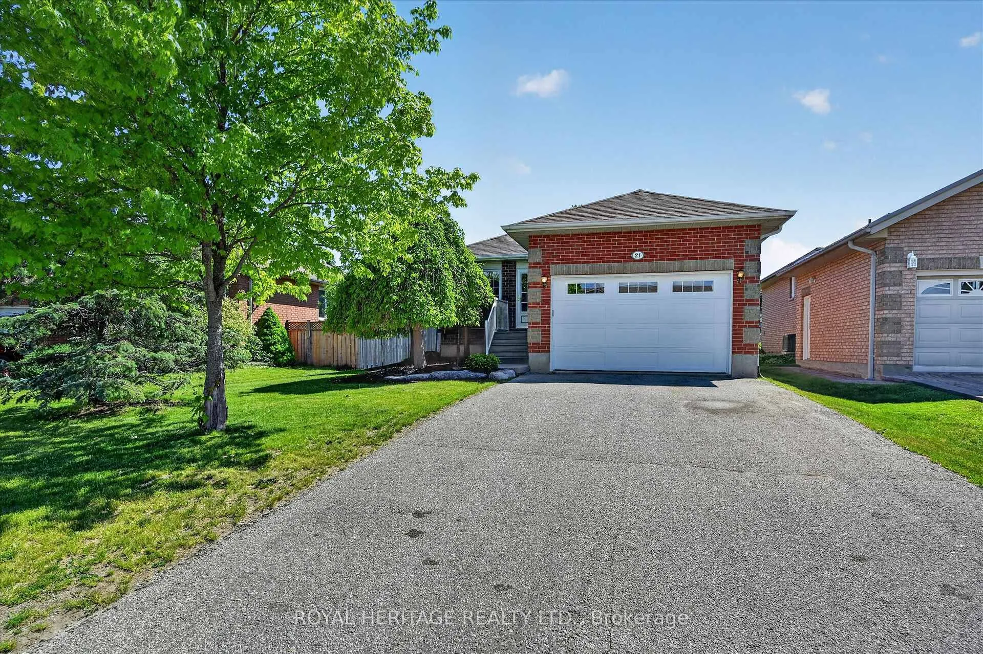 Photo 4 of 21 Eakins Crescent, Kawartha Lakes, Lindsay — HOMEH