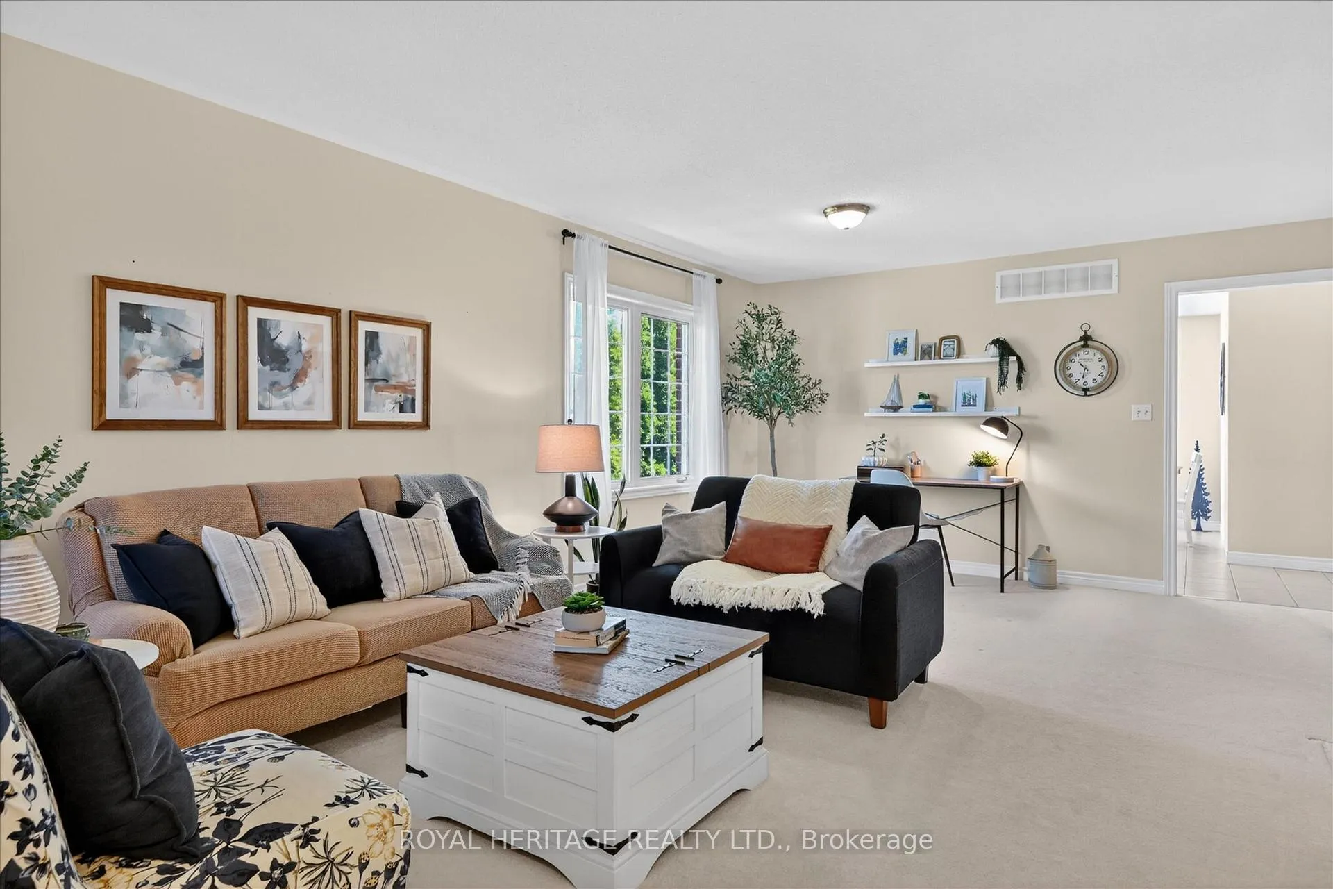 Photo 7 of 21 Eakins Crescent, Kawartha Lakes, Lindsay — HOMEH