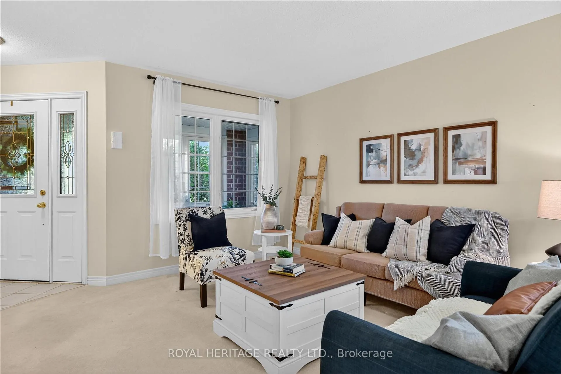 Photo 8 of 21 Eakins Crescent, Kawartha Lakes, Lindsay — HOMEH