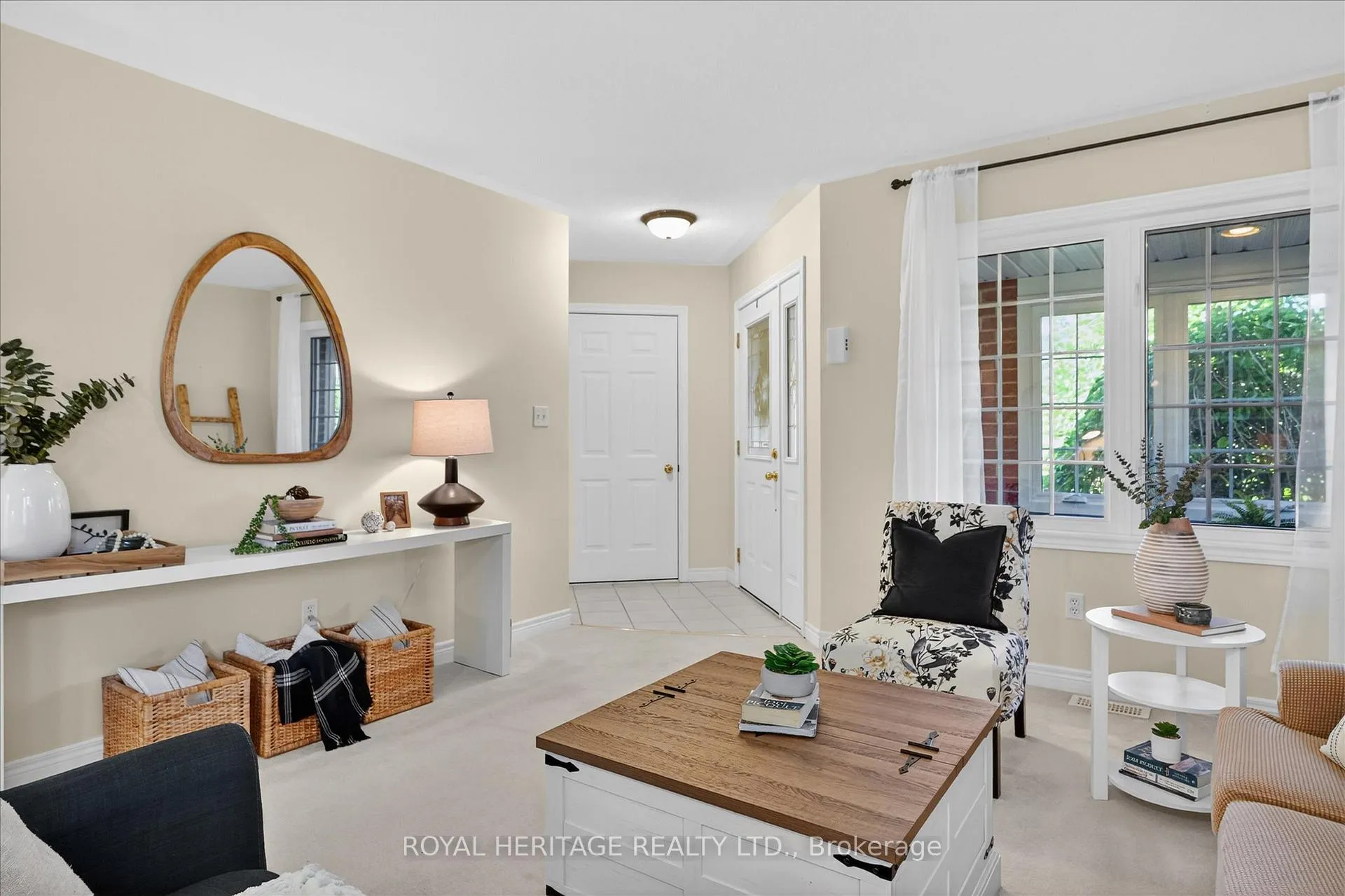 Photo 9 of 21 Eakins Crescent, Kawartha Lakes, Lindsay — HOMEH