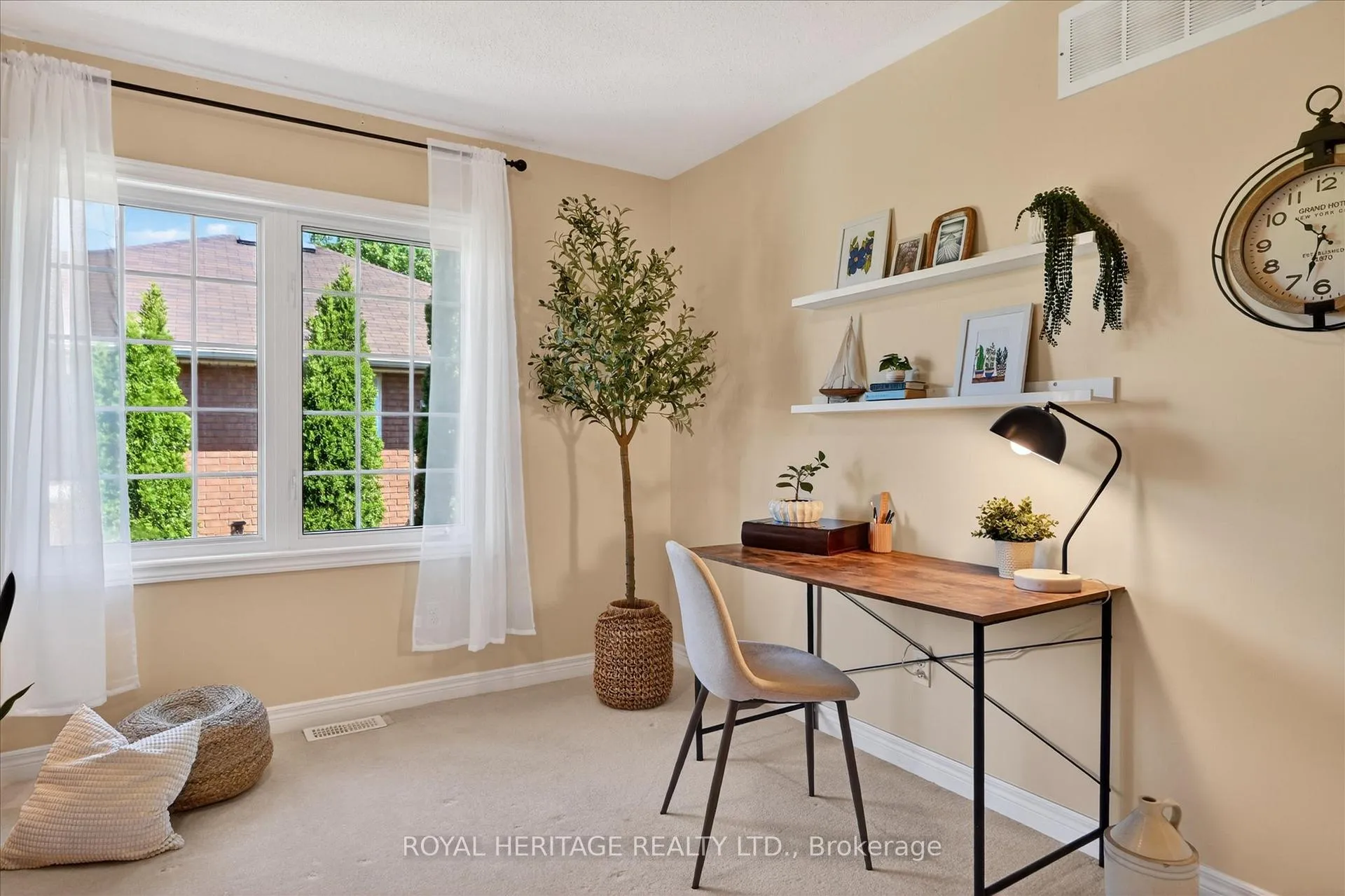 Photo 10 of 21 Eakins Crescent, Kawartha Lakes, Lindsay — HOMEH