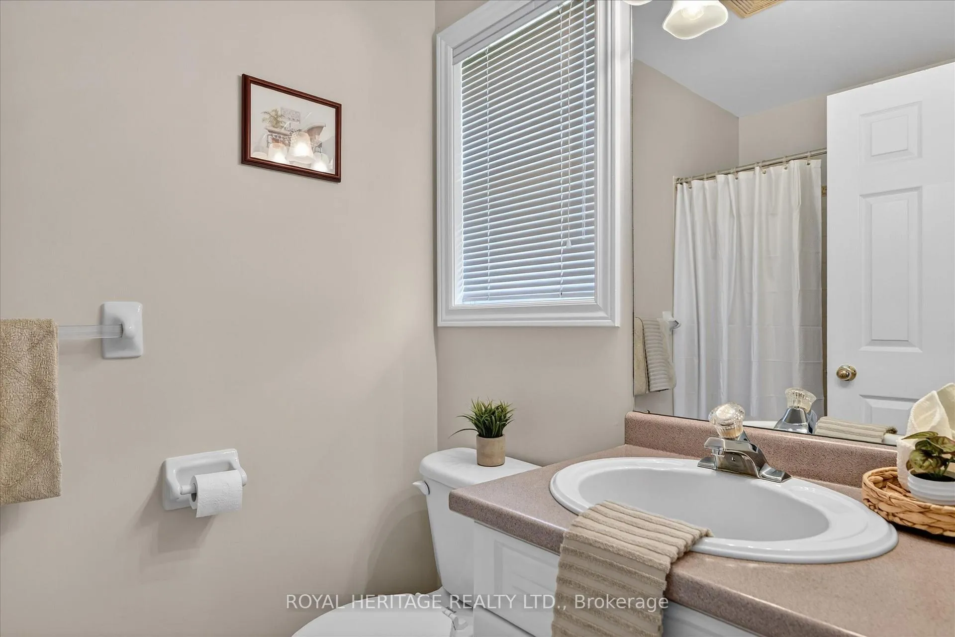Photo 23 of 21 Eakins Crescent, Kawartha Lakes, Lindsay — HOMEH