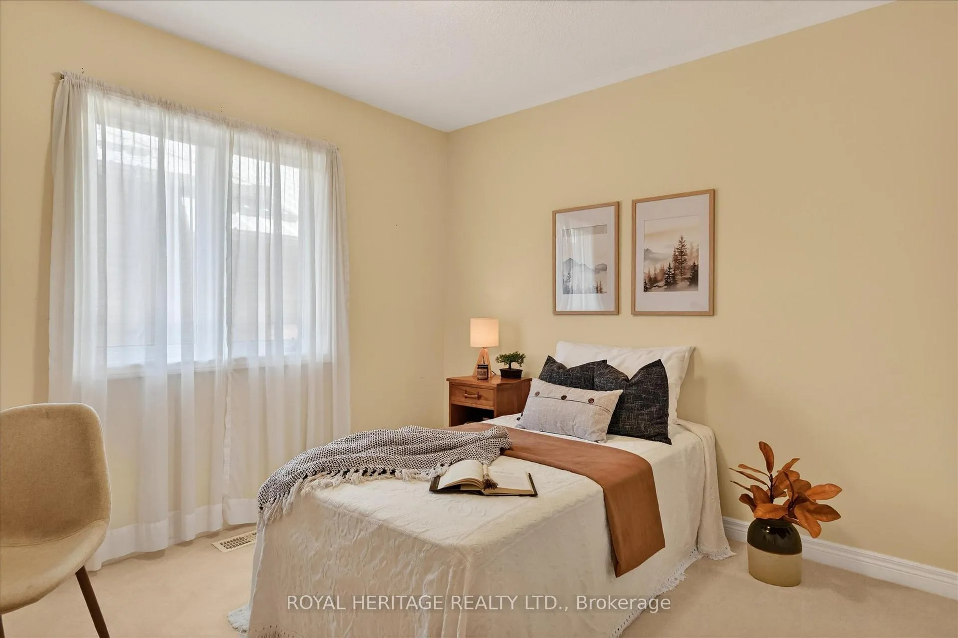 Photo 25 of 21 Eakins Crescent, Kawartha Lakes, Lindsay — HOMEH
