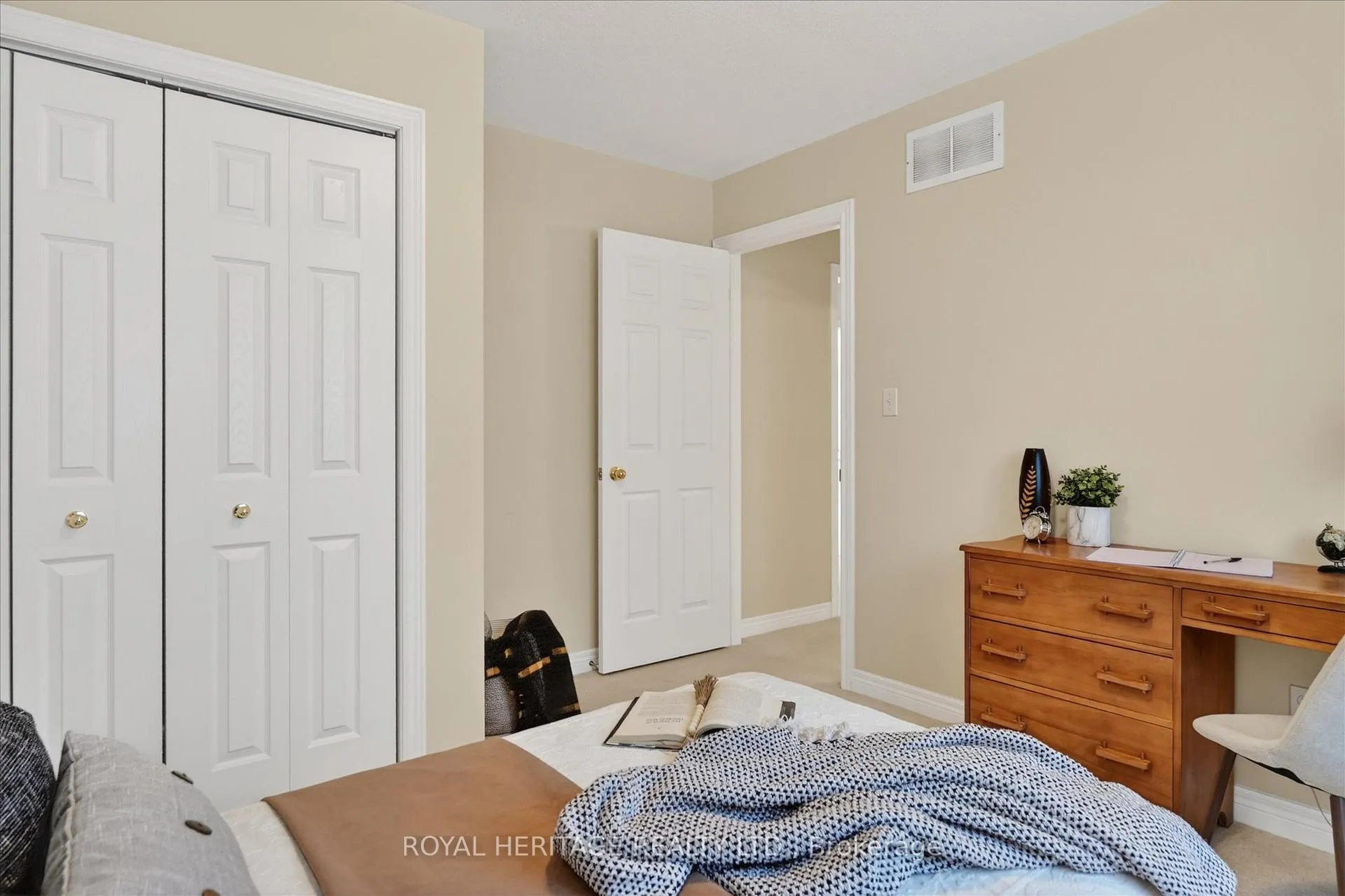 Photo 26 of 21 Eakins Crescent, Kawartha Lakes, Lindsay — HOMEH