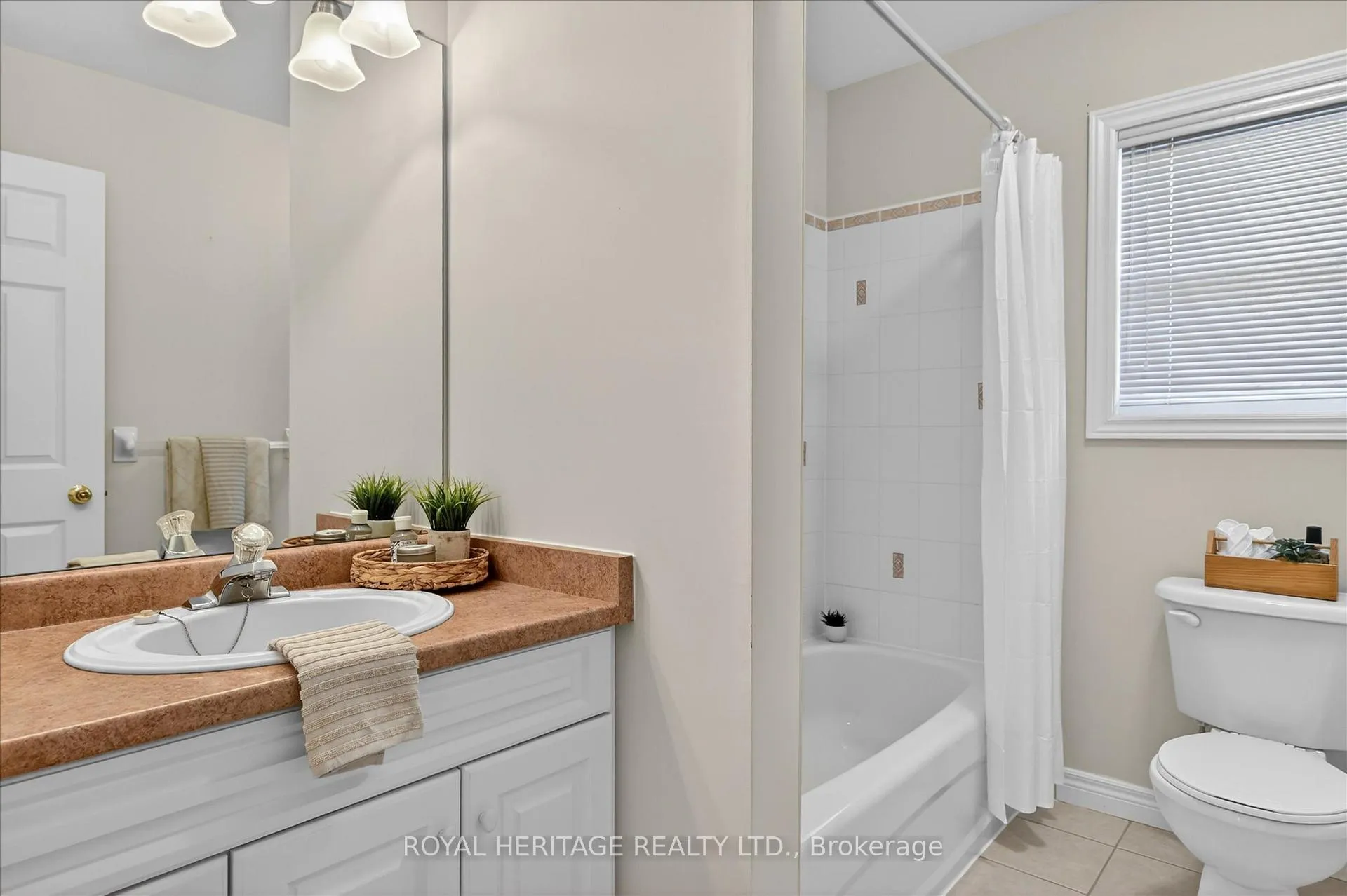 Photo 27 of 21 Eakins Crescent, Kawartha Lakes, Lindsay — HOMEH