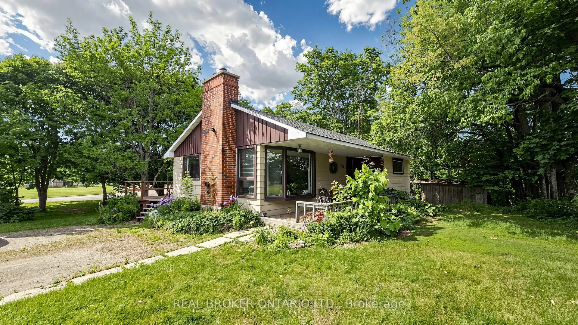 Front of 13958 Trafalgar Road