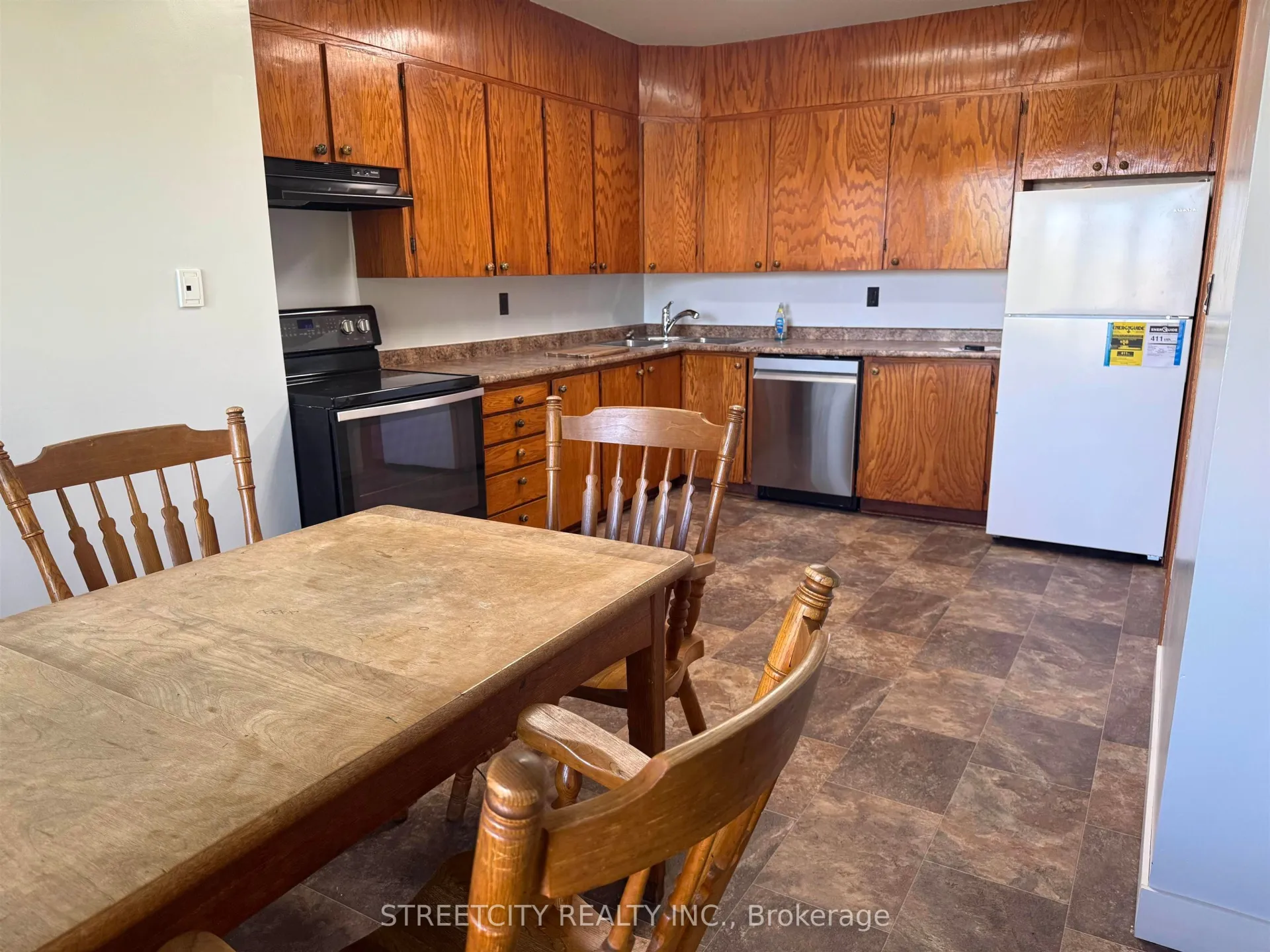 Photo 3 of 326 Ogden Street, Thunder Bay, East End — HOMEH