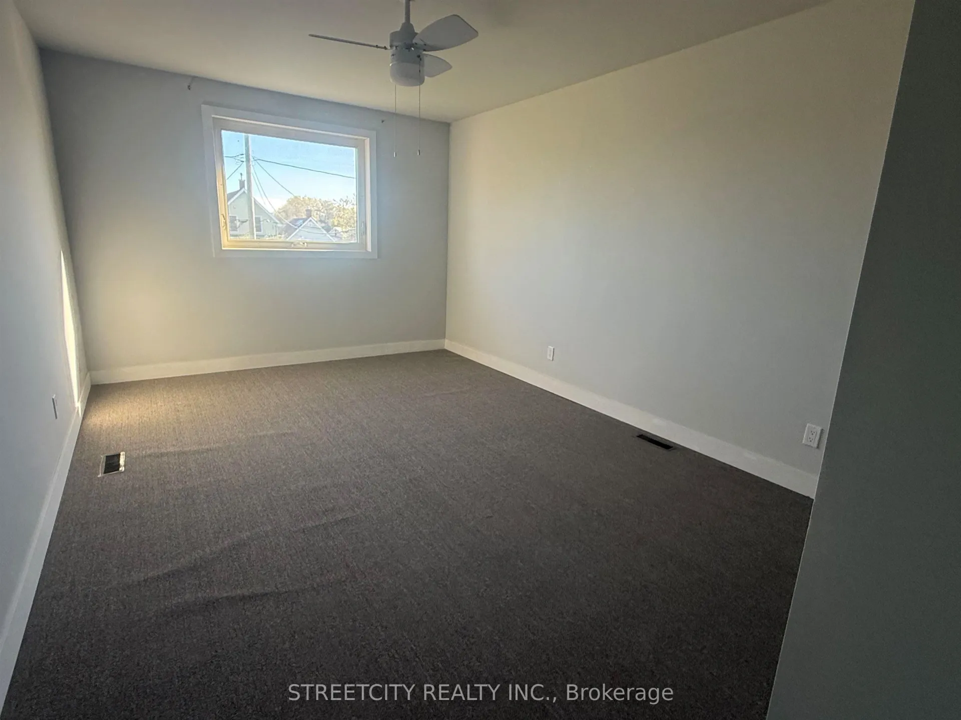 Photo 10 of 326 Ogden Street, Thunder Bay, East End — HOMEH