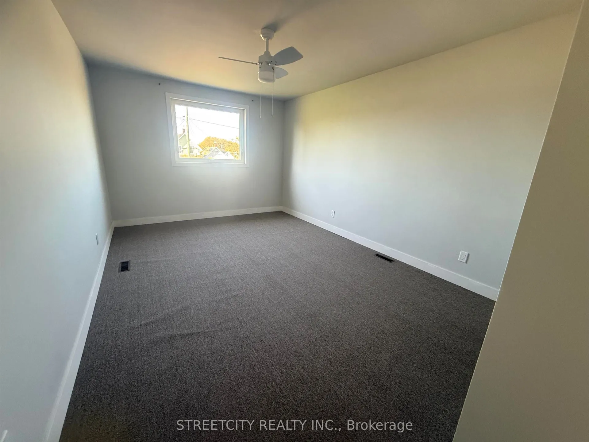 Photo 15 of 326 Ogden Street, Thunder Bay, East End — HOMEH