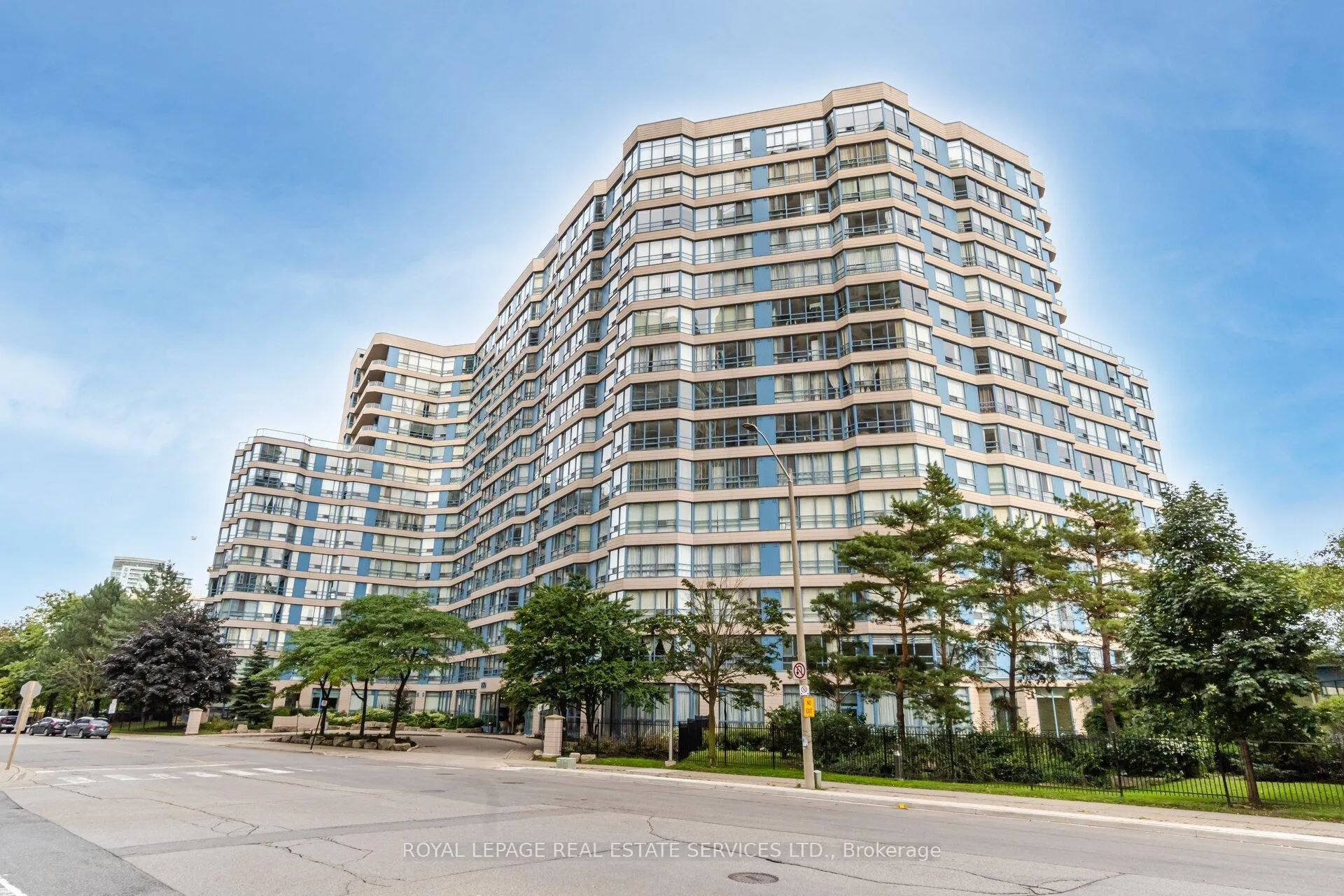 Photo 1 of Unit PH05, 250 Webb Drive, Mississauga, City Centre — HOMEH
