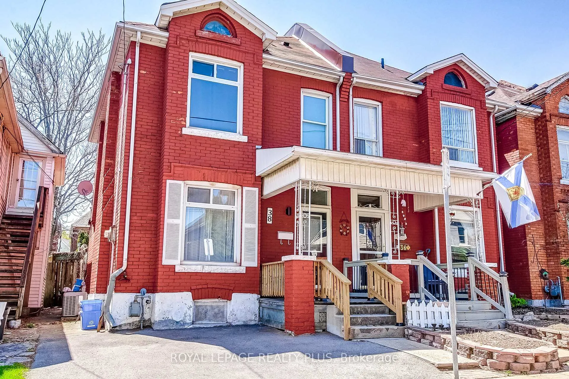 Photo 2 of 38 Rosemont Avenue, Hamilton, Stipley — HOMEH